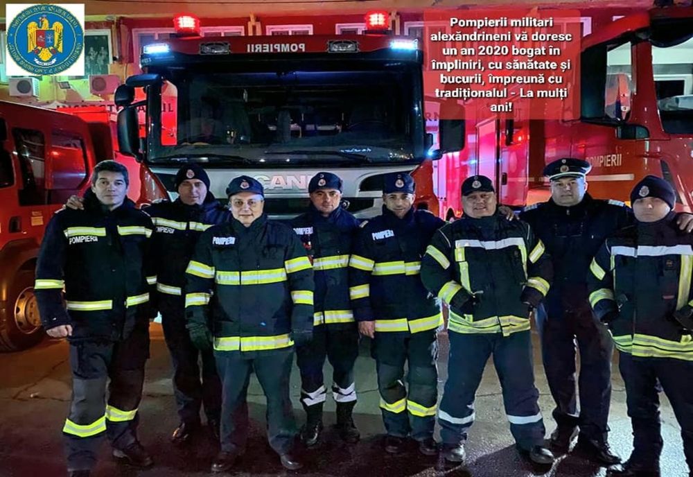 Pompierii din Alexandria au întâmpinat Noul An în lumini de girofar și sunete de sirenă