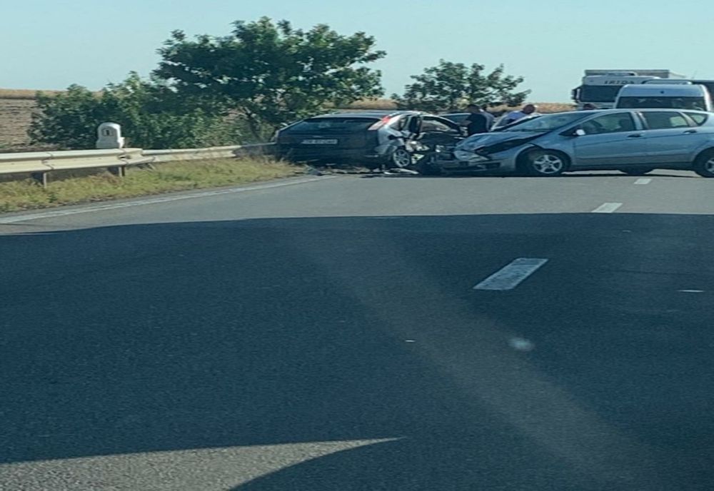 FOTO. Doi pompieri, intervenţie salvatoare în Teleorman. Mai mulţi răniţi într-un accident rutier