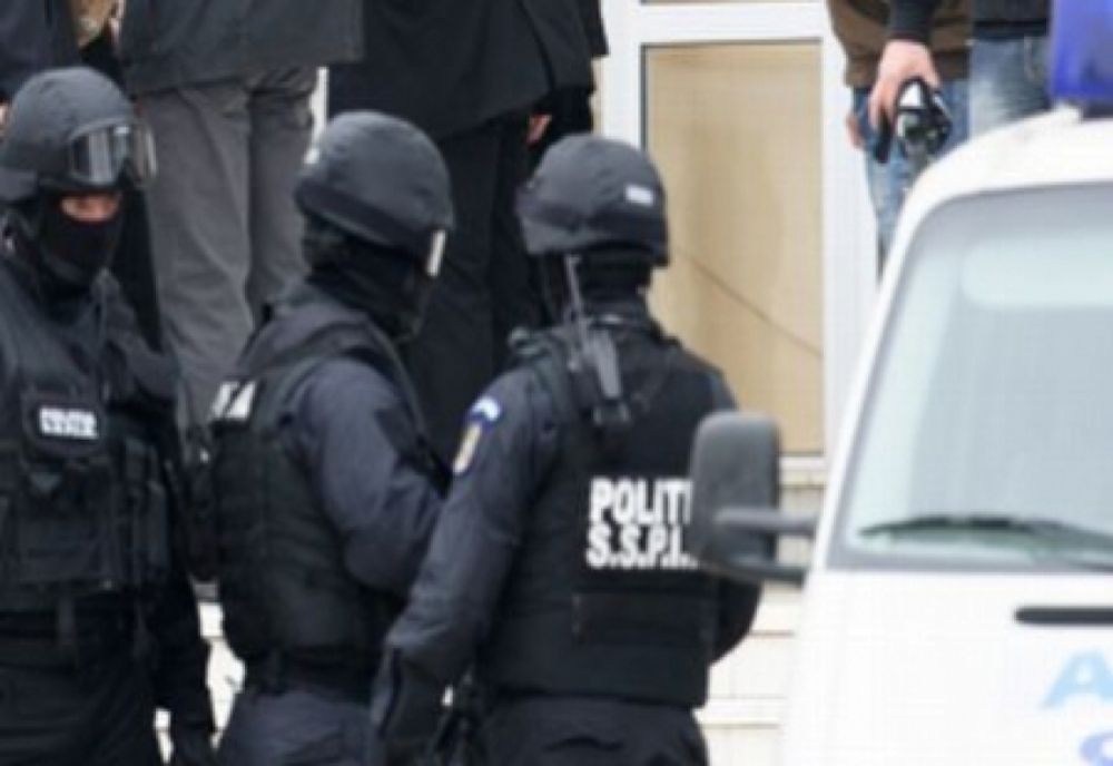 Reţea de contrabandişti de ţigări cu ramificaţii în Teleorman şi Argeş. Poliţiştii au făcut percheziţii