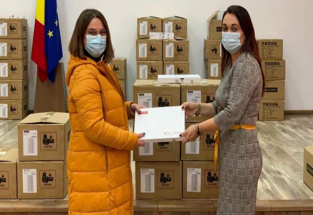  1.054 de tablete pentru elevi