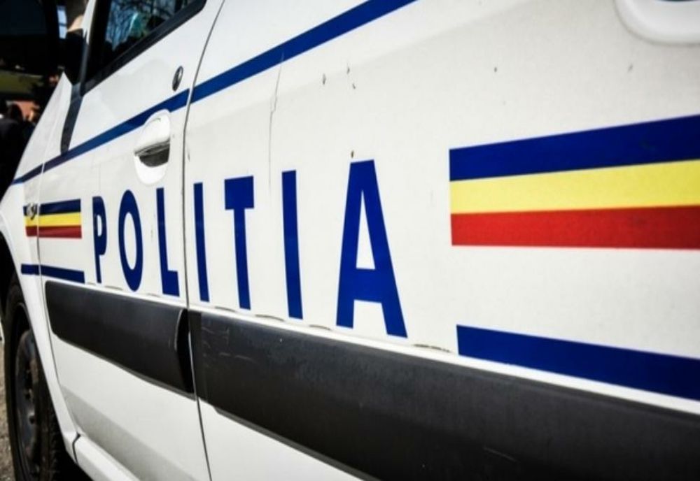 Un bărbat din Teleorman a urcat băut la volan şi a dat cu maşina într-un copac. O persoană rănită