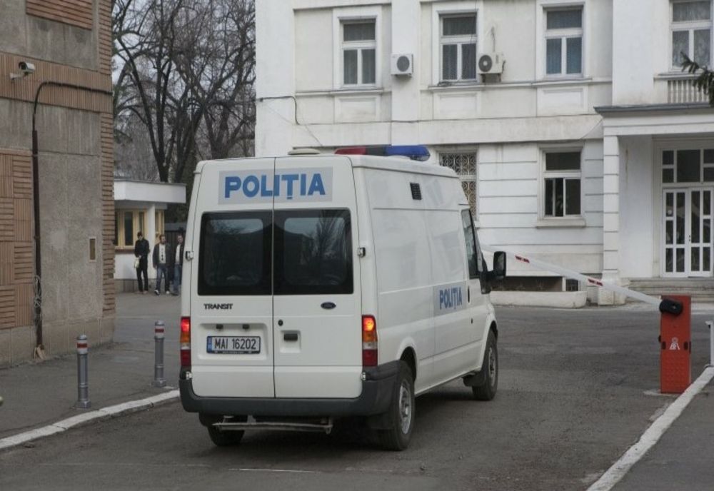 Teleorman: Şi-a luat la bătaie vecinul pe stradă. Poliţiştii l-au reţinut