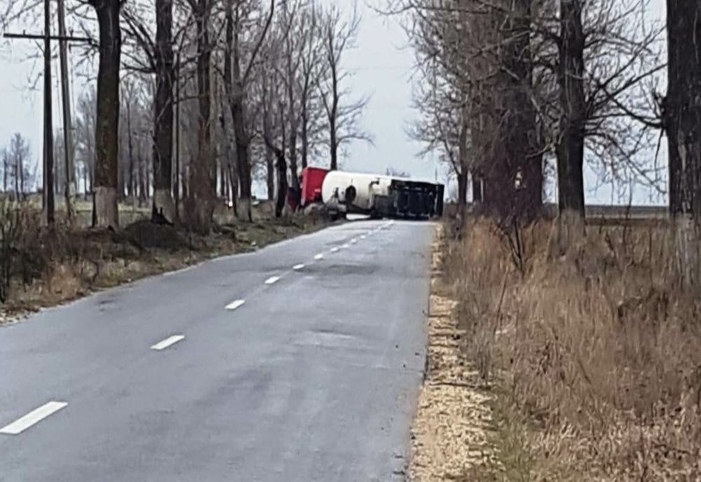 O autocisternă încărcată cu GPL s-a răsturnat, într-o comună din Teleorman