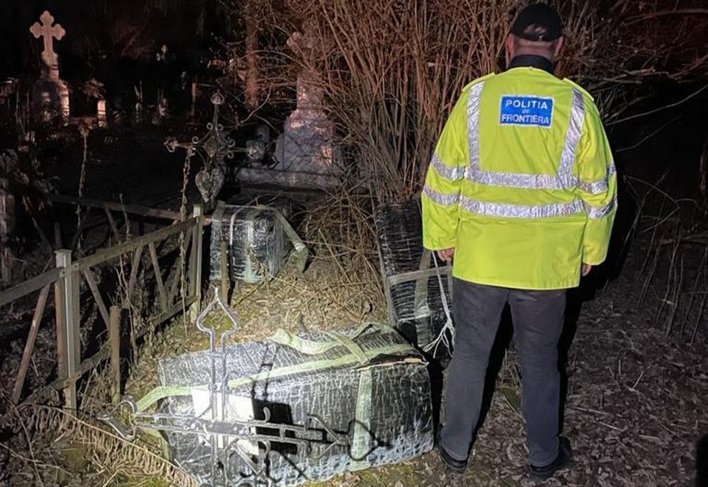 Teleorman: Reţinuţi după ce au fost prinşi în flagrant încercând să fure dintr-un cavou