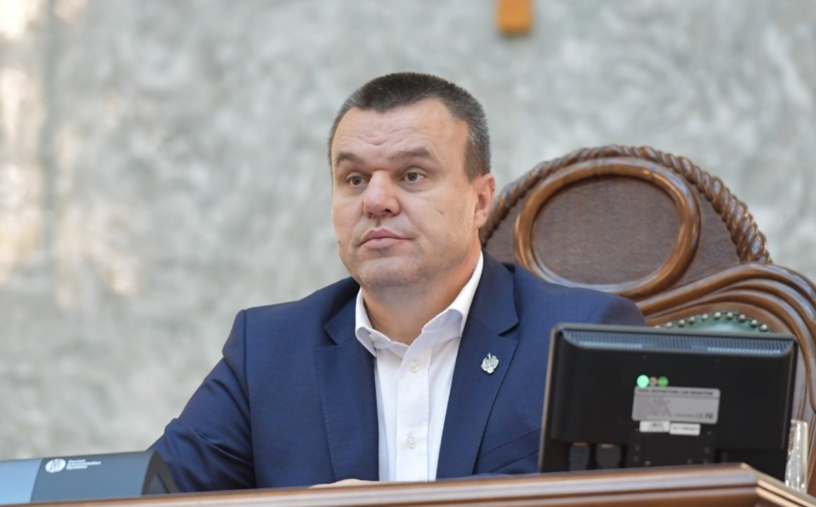 Eugen Pîrvulescu:” Ministrul sportului, Eduard Novak, promovează Strategia Națională pentru sport în maghiară, cu subtitrare în română”