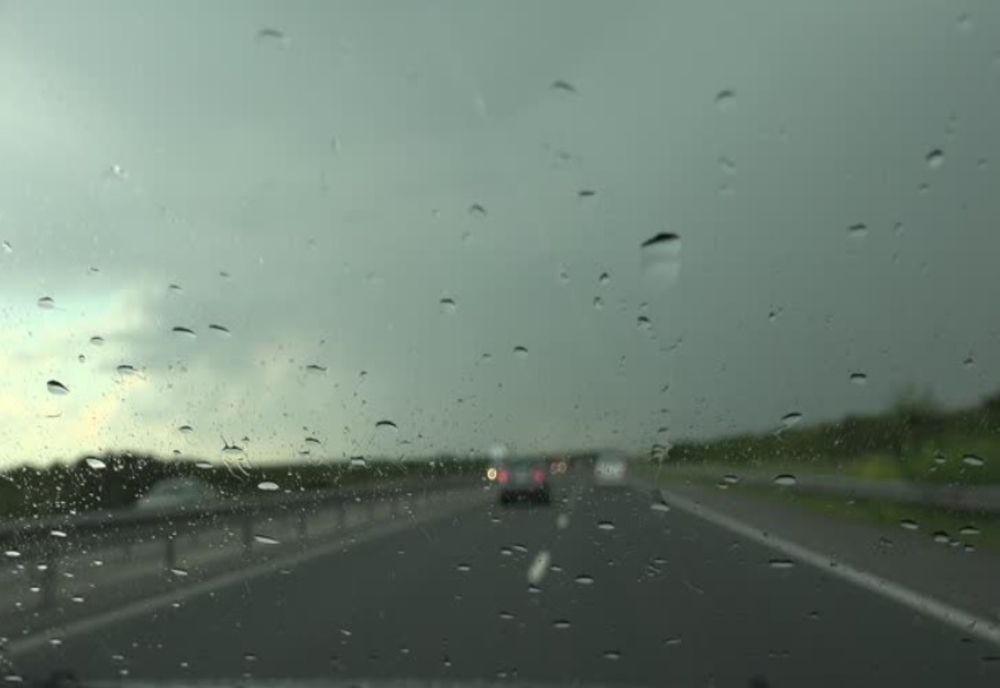 Astăzi va continua să plouă. Unde se va întâmpla