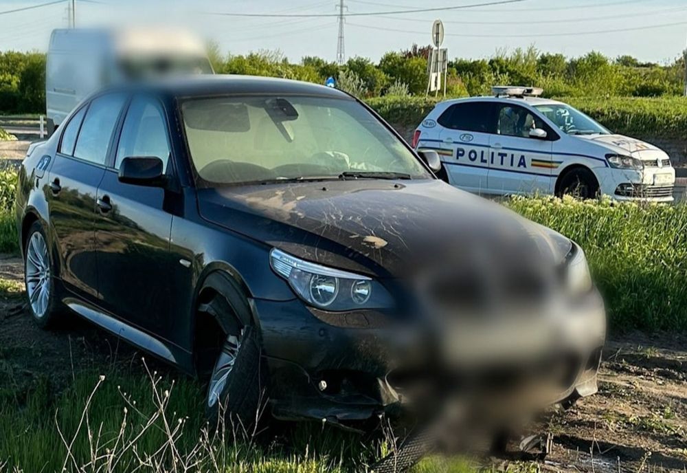 Ploieștean la volanul unui BMW înmatriculat în UK, urmărit cu peste 200 km/h în Teleorman. A fost prins după ce a ieșit cu mașina în decor