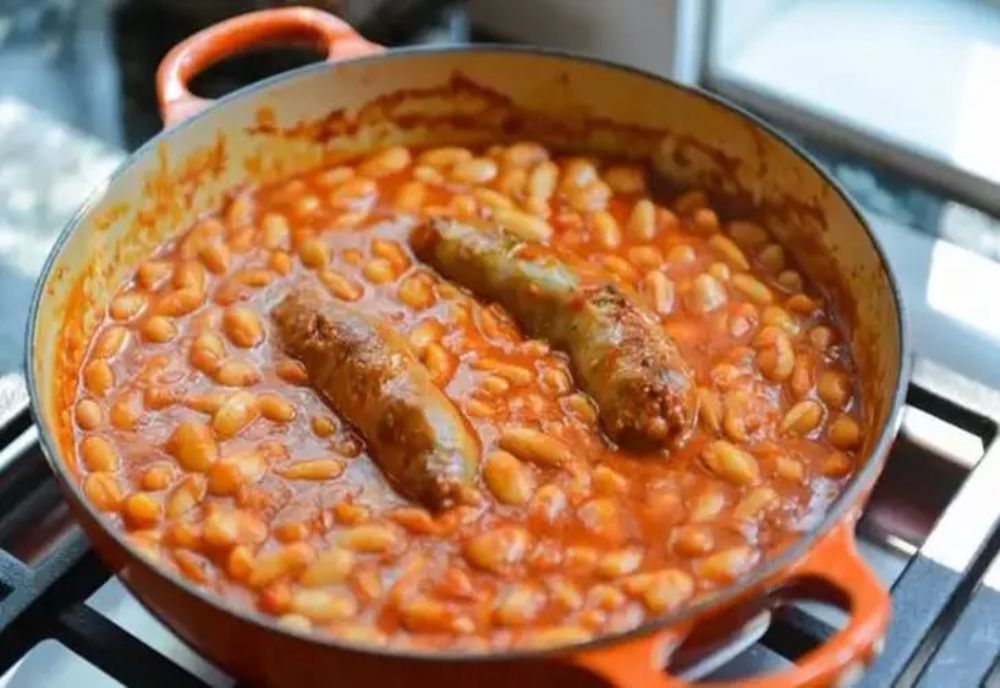 Fasole cu cârnați - motivul pentru care ar trebui să evităm această combinație de 1 Decembrie