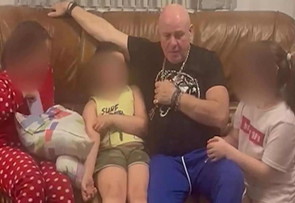 MINORII DISPĂRUȚI DIN HUNEDOARA SUNT ÎMPREUNĂ CU TATĂL LOR. NOI IMAGINI CONTROVERSATE. COPIII SUNT CĂUTAȚI INTERNAȚIONAL