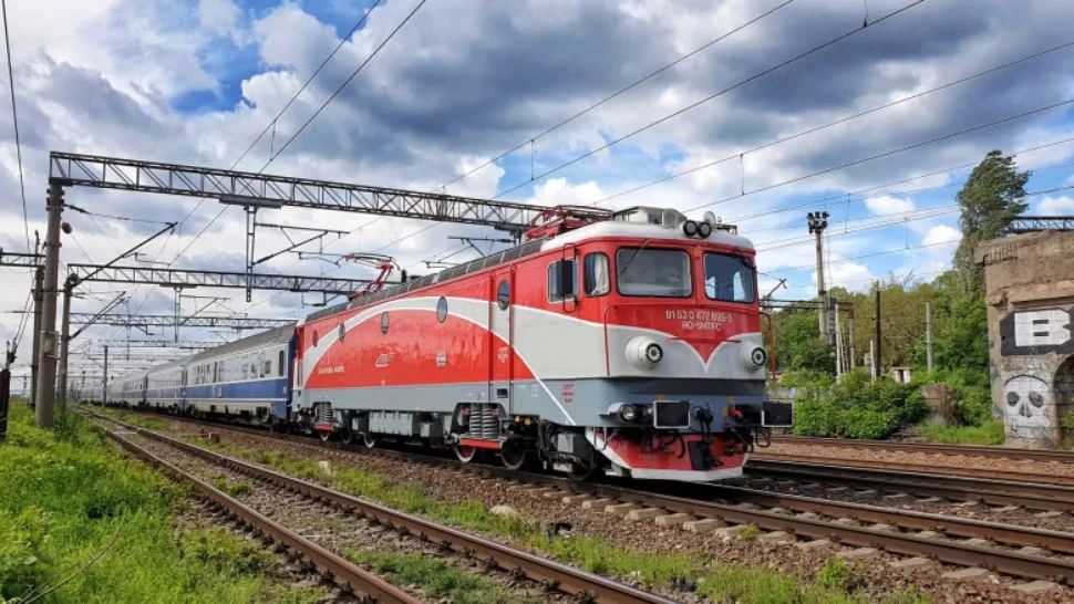 Ore de coșmar într-un tren spre Galați. Zeci de pasageri au rămas blocați în căldură, fără aer condiționat și fără toalete