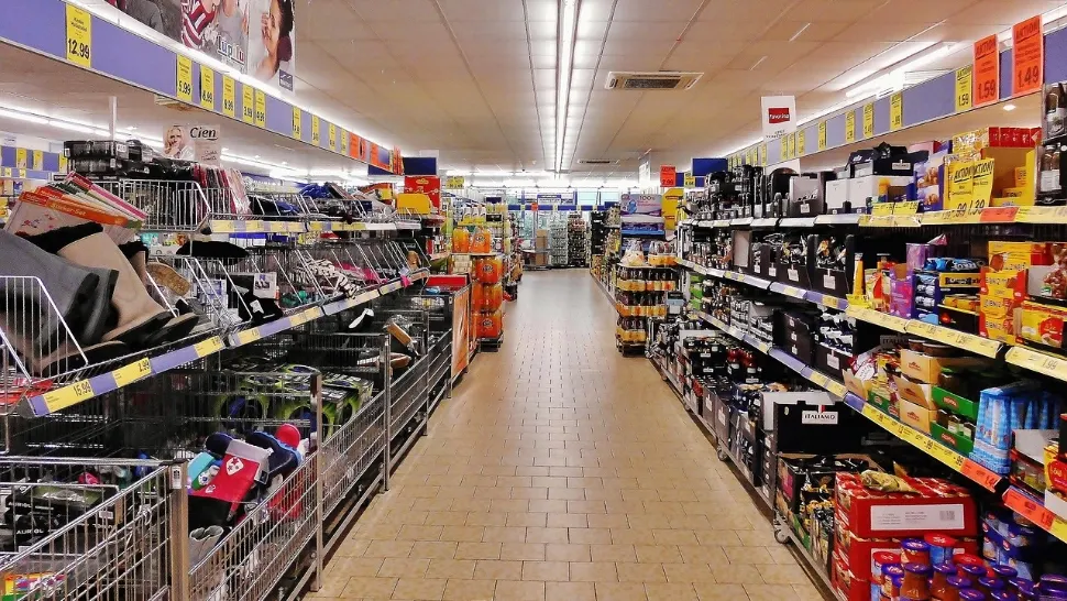 Supermarketurile iau măsuri pentru reducerea consumului de energie. Aerul condiționat și iluminatul vor fi limitate