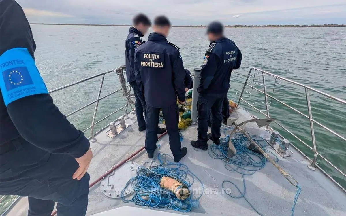 Sârb salvat de polițiștii de frontieră români după ce a adormit pe un colac în mijlocul Dunării