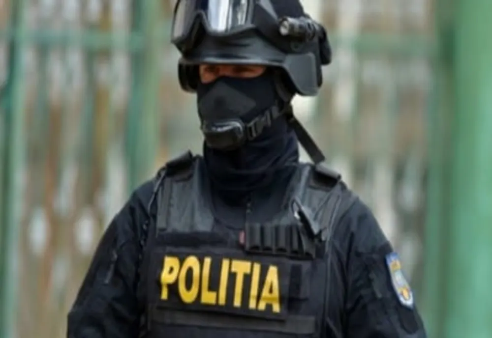 Zeci de percheziţii în Mureş şi alte 8 judeţe | Cumpărau în leasing maşini de lux din Elveţia şi le dezmembrau în România (VIDEO)