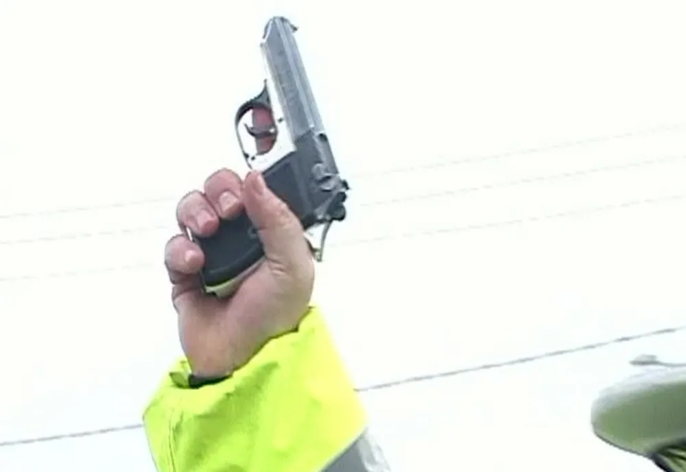 Scandal între două familii de romi din Alexandria. Un poliţist a tras cu pistolul