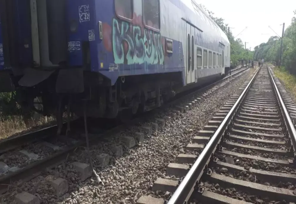 Un tren cu 200 de călători a deraiat, în Teleorman: 3 persoane au avut nevoie de îngrijiri medicale! VIDEO