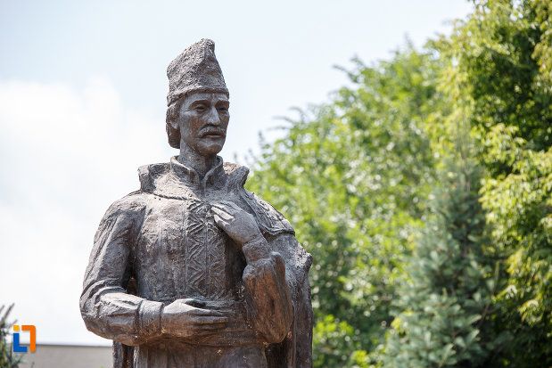 partea-de-sus-de-la-statuia-lui-liviu-vasilica-din-alexandria-judetul-teleorman