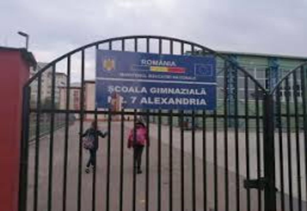 Un elev de clasa a-8-a din Alexandria a fost batut chiar in scoala in care invata