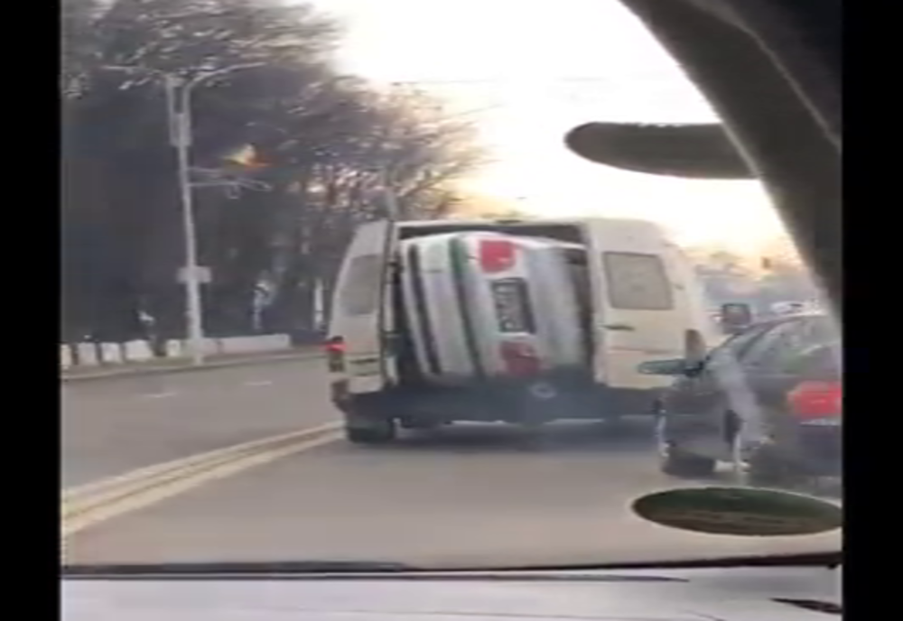 BMW transportat într-o dubă pe străzile din Rădăuți VIDEO 