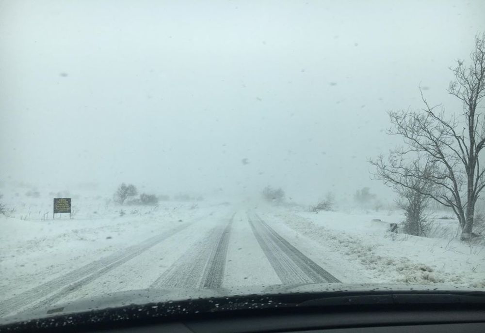 S-a închis circulația pe DN 65A în județul Teleorman din cauza ninsorii și a viscolului 