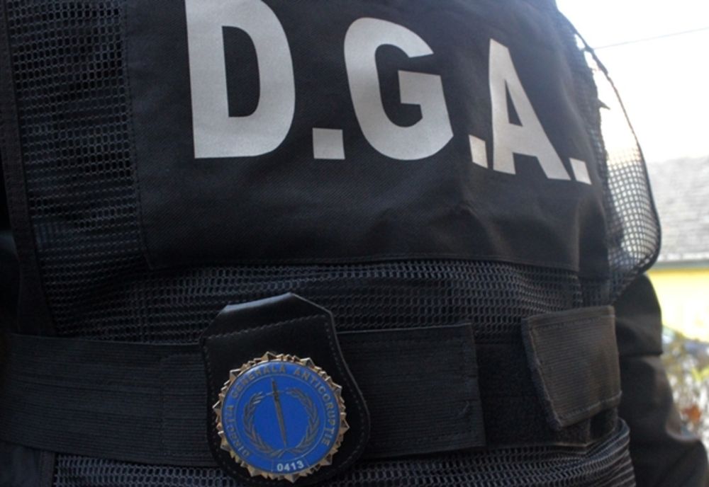 Trei polițiști din Roșiorii de Vede au refuzat să primească o mită de 1.000 de euro