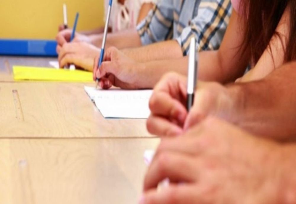 Elevii din mai multe unități de învățământ din Teleorman vor face cursurile exclusiv online