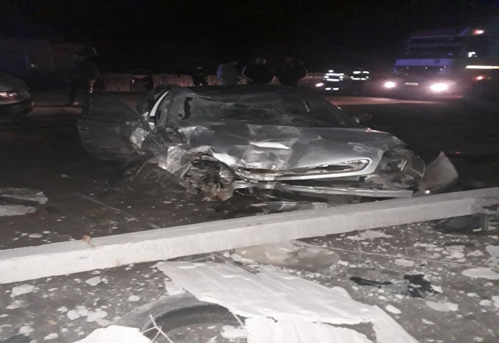FOTO. Doi tineri răniţi într-un accident rutier produs într-o localitate din Teleorman