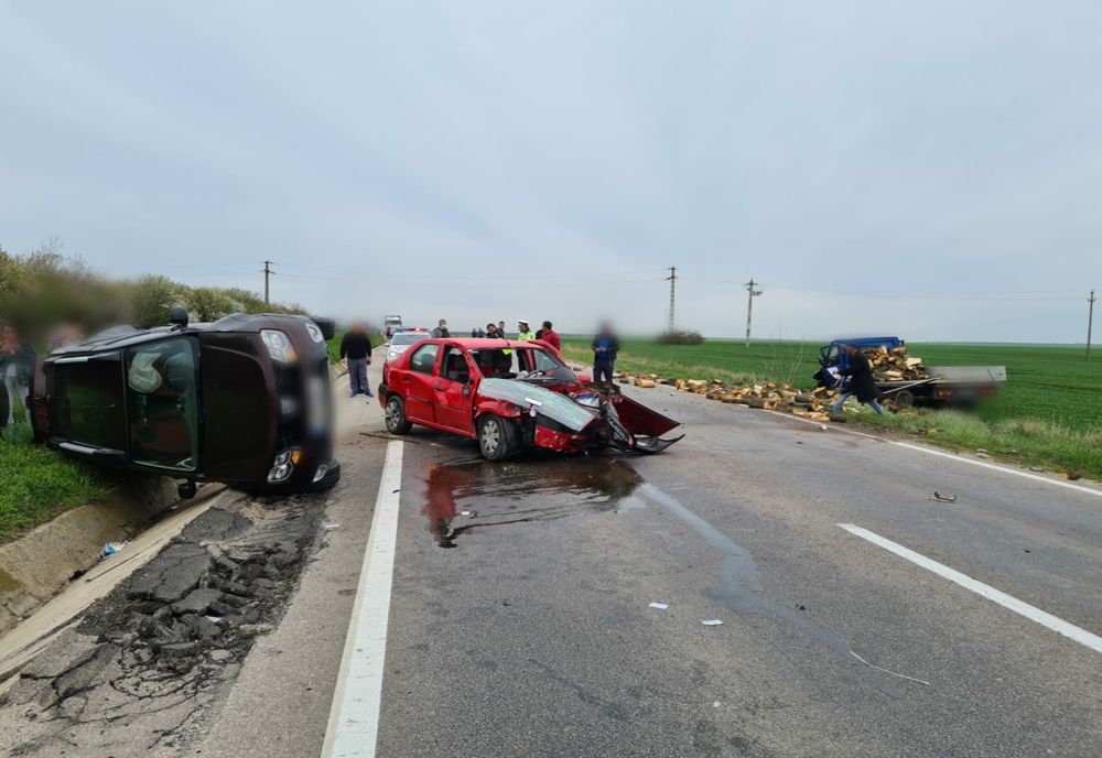 VIDEO. Patru persoane, printre care o femeie însărcinată, rănite într-un accident rutier între Alexandria şi Bucureşti