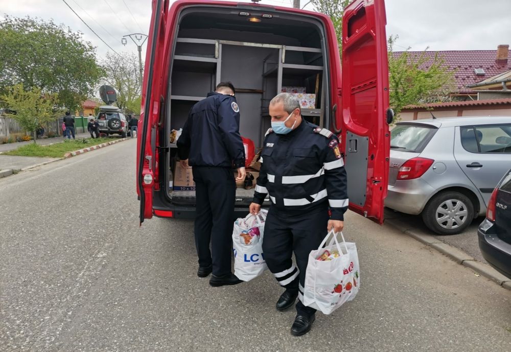 Pompierii din Teleorman, în ajutorul a 10 copii nevoiaşi, din Troianul și Roșiorii de Vede