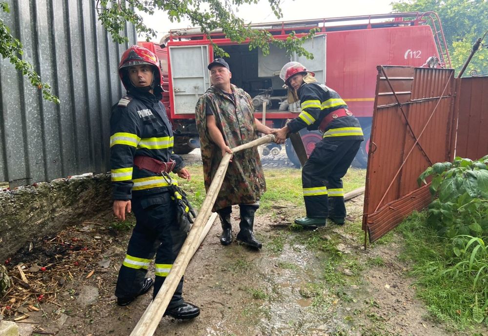 Recomandările pompierilor care ne pot salva viața în timpul inundațiilor!