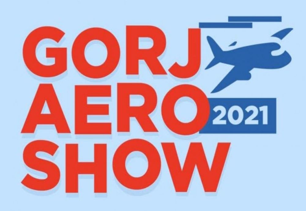 Show aerian pe fostul aerodrom din Stănești unde, în Al Doilea Război Mondial, a decolat Regele Mihai I al României