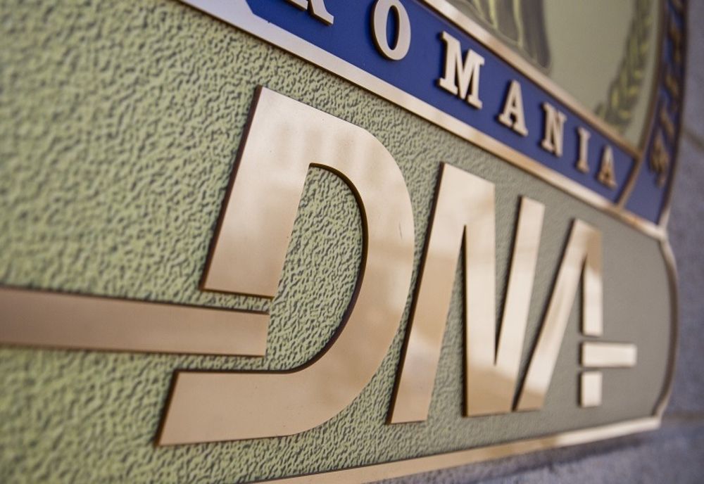 Fostul şef de la Permise Teleorman, acuzat de luare de mită. DNA l-a plasat sub control judiciar