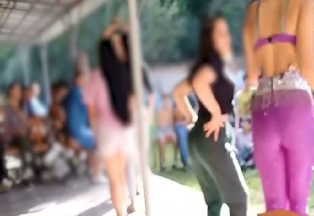 Show erotic la o tabără a copiilor orfani, organizată de Ministerul Familiei