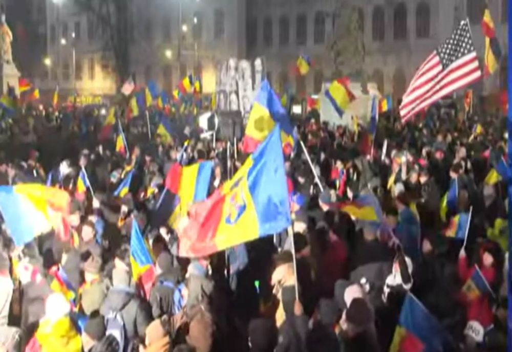 PROTEST de amploare în Piața Universității. Mobilizare uriașă, George Simion și Anca Alexandrescu ajung în mijlocul oamenilor - VIDEO LIVE TEXT