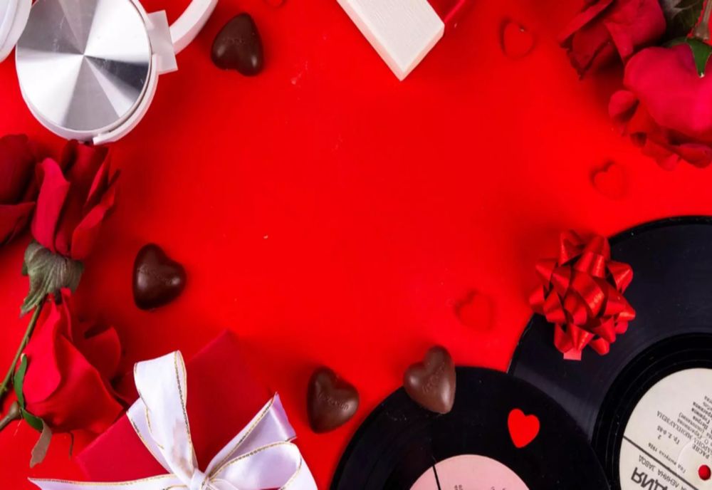 5 piese cu care să‑ți dai gata partenera iubita de Valentine's Day, în funcție de decadă - PLAYLIST