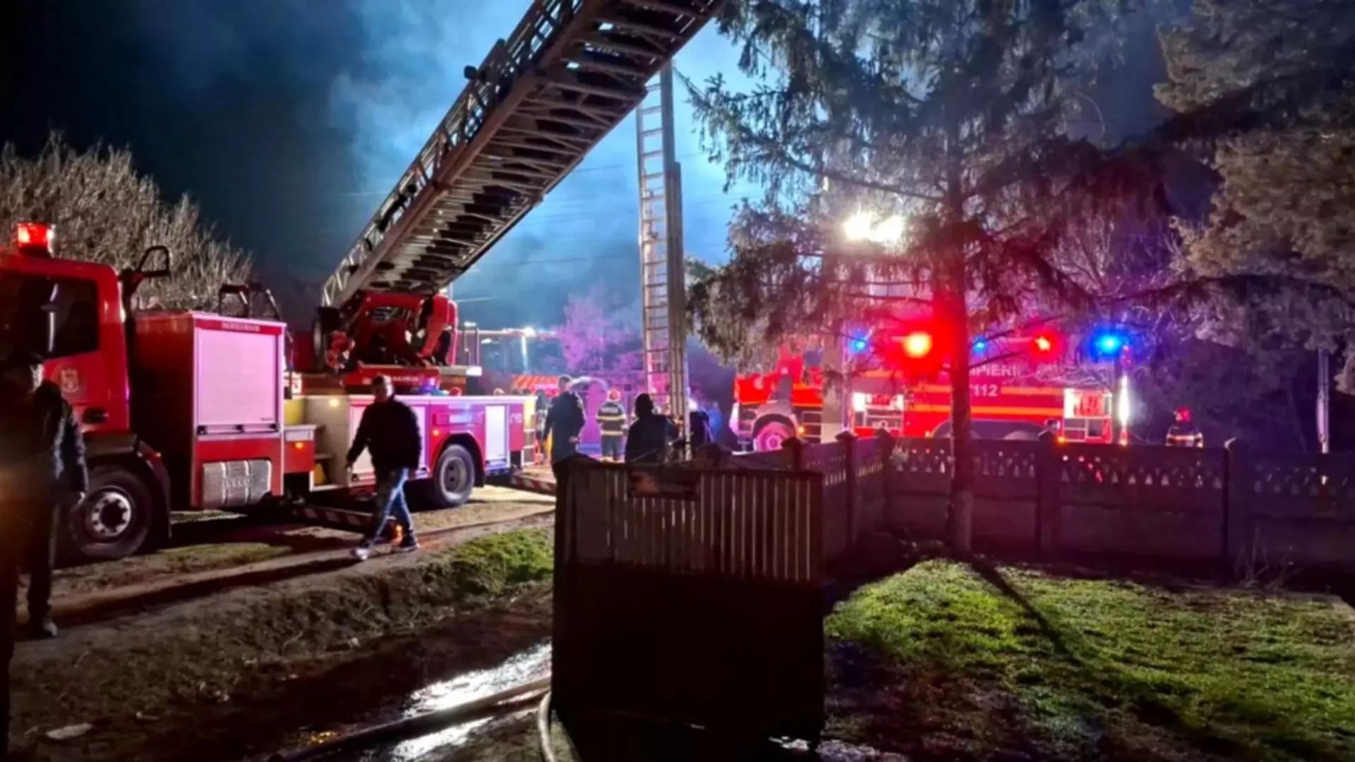 Biserică din Teleorman, mistuită de flăcări. Acoperișul lăcașului de cult s-a prăbușit 