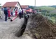 Un bărbat a fost îngropat de viu sub un mal de pământ! Se încearcă scoaterea lui