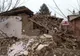 FOTO: Salvat de vecinul său pompier | Un bătrân din Teleorman fusese prins sub dărâmăturile casei, în urma exploziei unei butelii